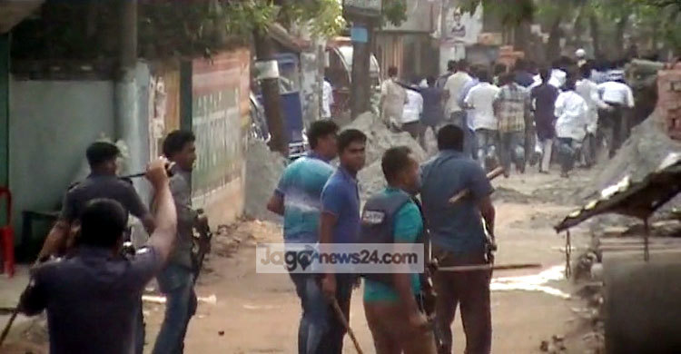 বিএনপির র‌্যালিতে পুলিশি বাধা ধাওয়া-পাল্টা ধাওয়া