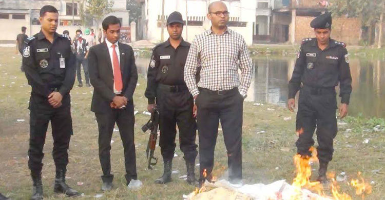  নওগাঁয় লক্ষাধিক টাকা জরিমানা আদায়