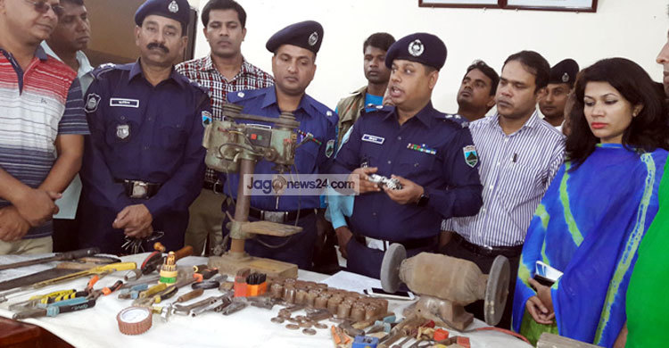 হেমায়েতপুরে অস্ত্র কারখানায় অভিযান