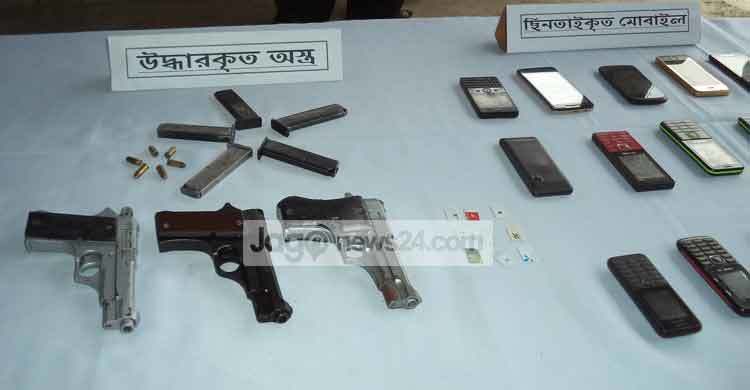 পাবনায় আন্তঃজেলা ডাকাতদলের প্রধানসহ আটক ৪