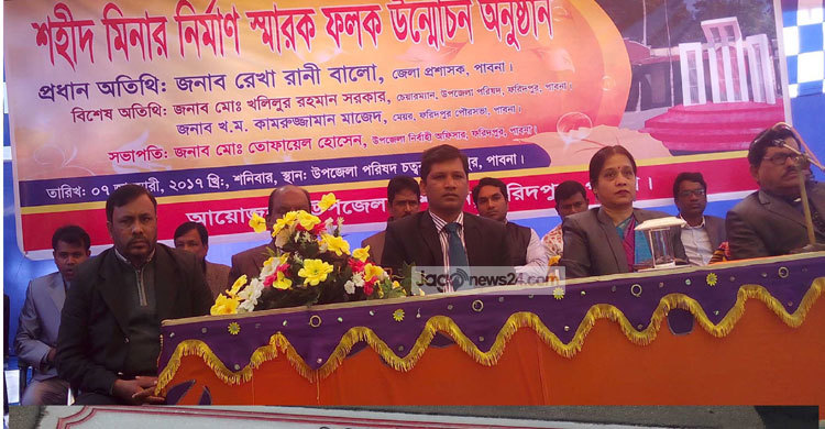 শতভাগ শিক্ষা প্রতিষ্ঠানে শহীদ মিনার গড়ে রেকর্ড