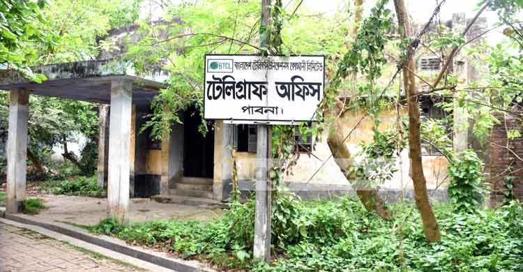 সেদিন পদ্মার চরে গিয়ে আশ্রয় নেয় সবাই