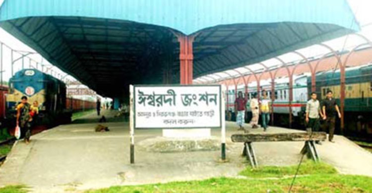 বিনা টিকিটে ভ্রমণে ৩৯০ ট্রেন যাত্রীকে জরিমানা