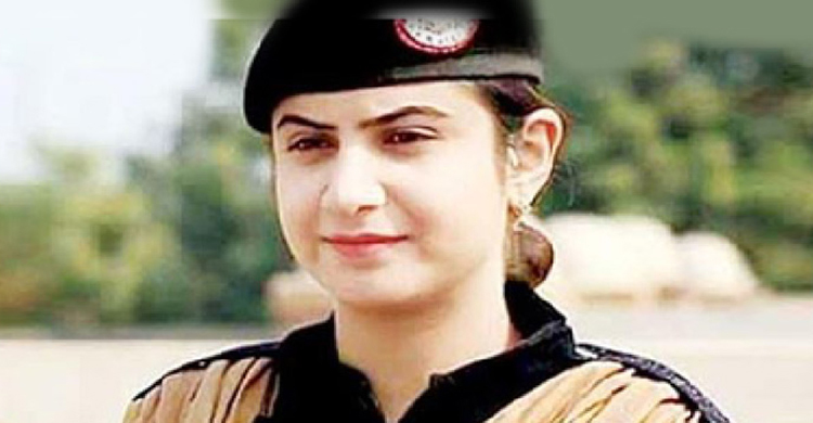 পাকিস্তানে প্রথম সুন্দরী বোমা নিষ্ক্রিয়কারী