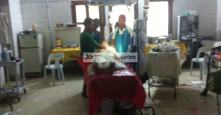 কেন্দ্রে ঢুকে এসএসসি পরীক্ষার্থীকে কুপিয়ে জখম