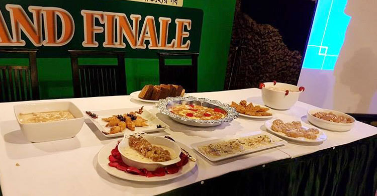 বাহারি নামের ভিন্ন স্বাদের পিঠার মৌ মৌ গন্ধে জিভে জল!