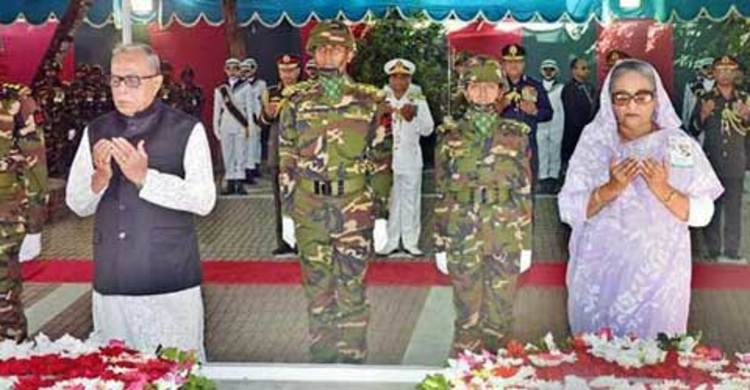 বঙ্গবন্ধুর সমাধিতে রাষ্ট্রপতি ও প্রধানমন্ত্রীর শ্রদ্ধা