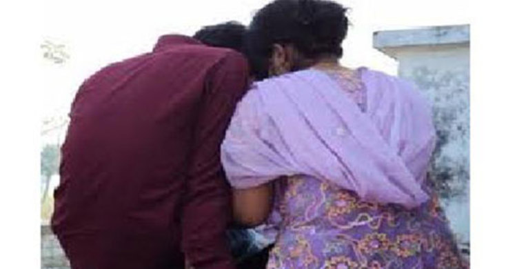 হোটেলে গিয়ে ধরা পড়লেন প্রেমিক যুগল