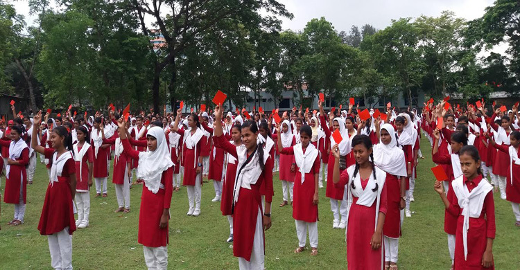 পটুয়াখালীতে বাল্যবিয়েকে লালকার্ড দেখালো শিক্ষার্থীরা