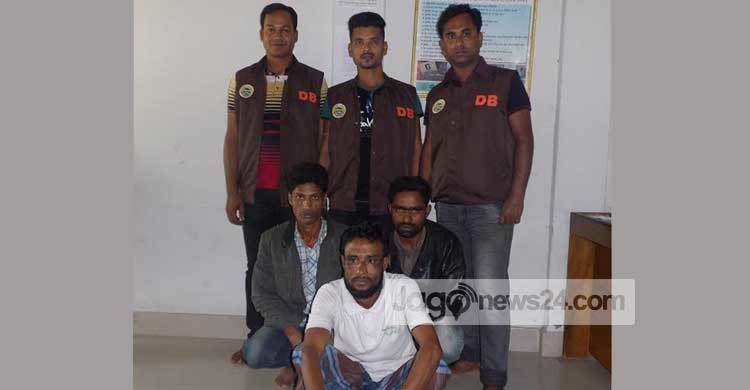 পটুয়াখালীতে ৩ মাদক ব্যবসায়ী আটক