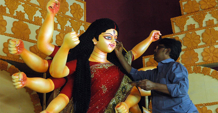 ঘরে ঘরে বইছে আনন্দের ফল্গুধারা