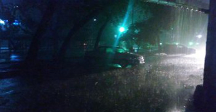 গভীর রাতে ঢাকায় বৃষ্টি