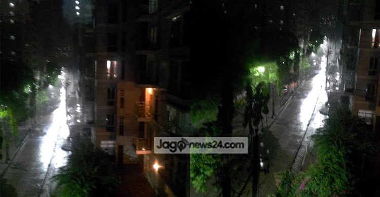 সারাদেশে ঝড়োহাওয়াসহ মুষলধারে বৃষ্টি