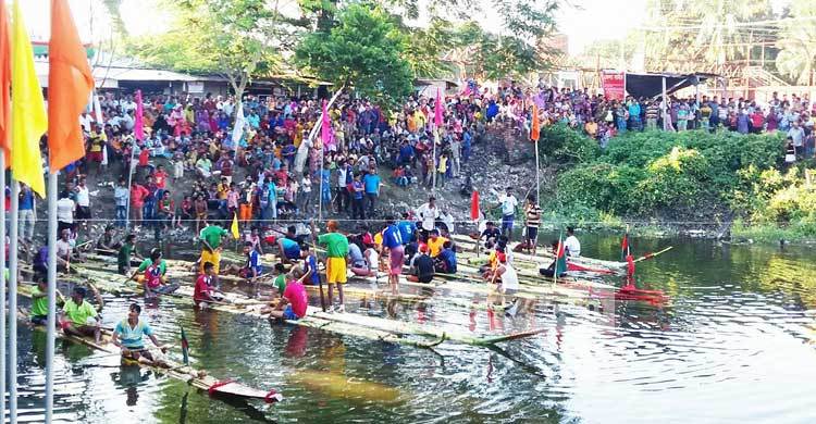 রাজবাড়ীতে ভেলাবাইচ প্রতিযোগিতা