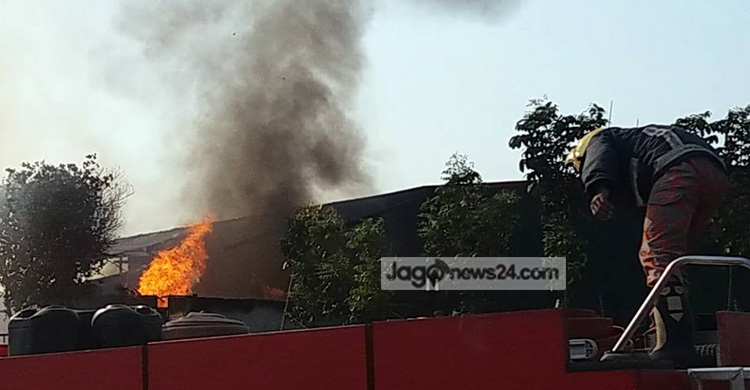 রাজবাড়ী কিং জুট মিলে আগুনে ১০ কোটি টাকার ক্ষতি