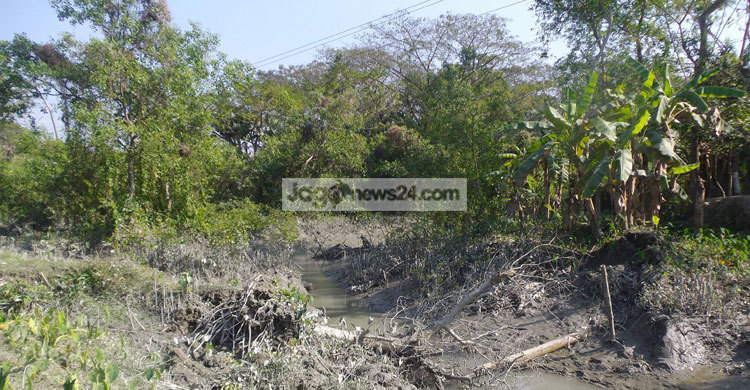 বিলীন হচ্ছে উপকূলীয় এলাকার নদী ও খাল