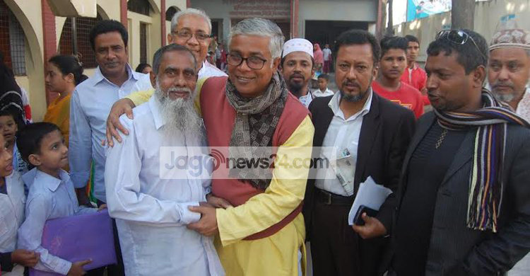 আইভী বুঝে গেছে তার পায়ের তলায় মাটি নেই