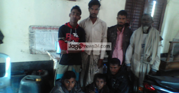 সুন্দরবনে মাছ ধরার সময় ৪ জেলে আটক