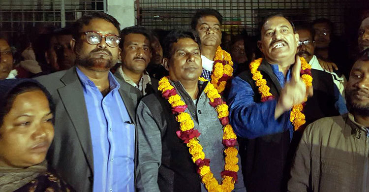 সেই চেয়ারম্যানকে সংবর্ধনা