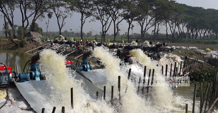 কপোতাক্ষ তীরে পানি সেচে বোরো রোপণ