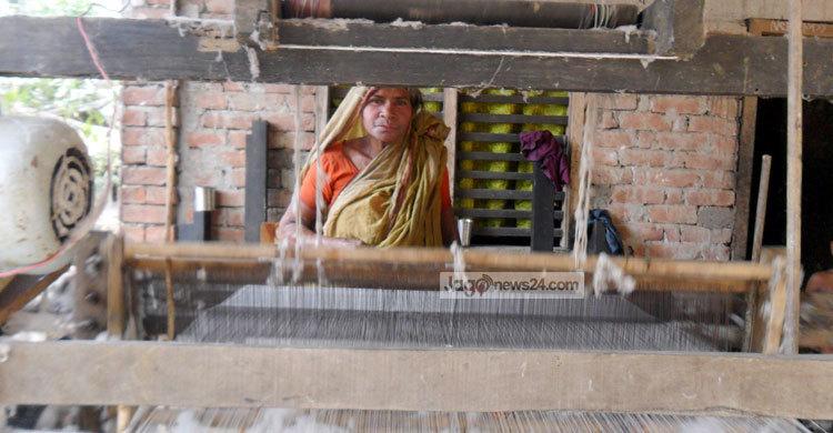 পৃষ্ঠপোষকতার অভাবে হারাচ্ছে গ্রামীণ কুটির শিল্প