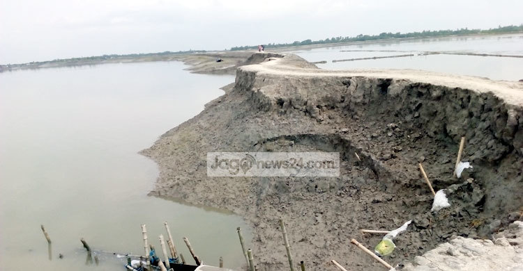 মেঘ ডাকলেই আঁতকে উঠি