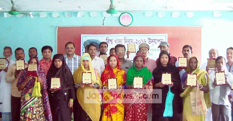 সম্মাননা পেলেন সাতক্ষীরার ১৮ কৃষক