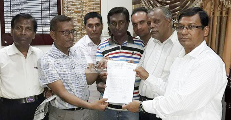 তালা ওসি ও ওসি তদন্তের প্রত্যাহার দাবিতে স্মারকলিপি