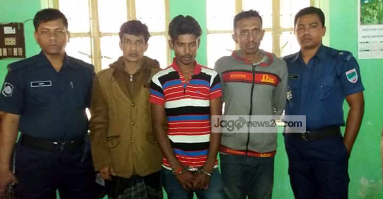 সাতক্ষীরায় অস্ত্রসহ আটক ৩