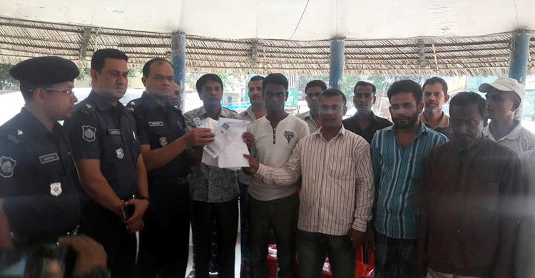 সাতক্ষীরায় ১২ মাদক ব্যবসায়ীর আত্মসমর্পণ