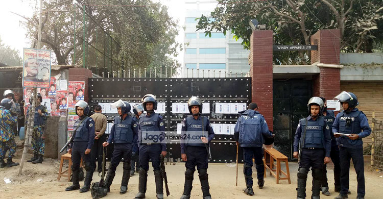 কারখানা বন্ধ : গেট থেকে ফিরে গেলেন শ্রমিকরা