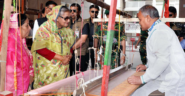 ফ্রেঞ্চ শিপন পরি না, তাঁতের শাড়ি পরি : প্রধানমন্ত্রী