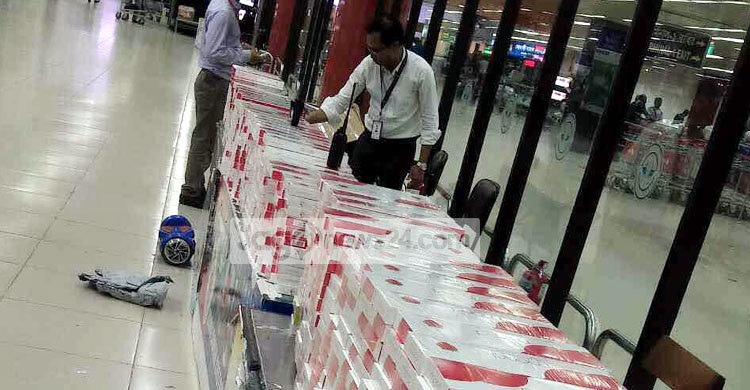 শাহজালালে ১৯ লাখ টাকার বিদেশি সিগারেট জব্দ