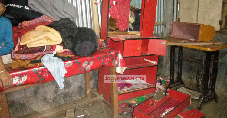 আ.লীগ নেতাদের বাড়িঘর লুটপাটে যুবলীগ নেতারা