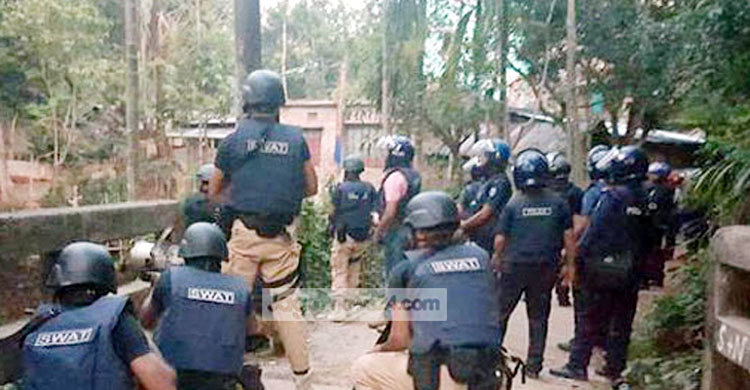 সীতাকুণ্ডে অভিযানে আটকে পড়া ২০ জন উদ্ধার