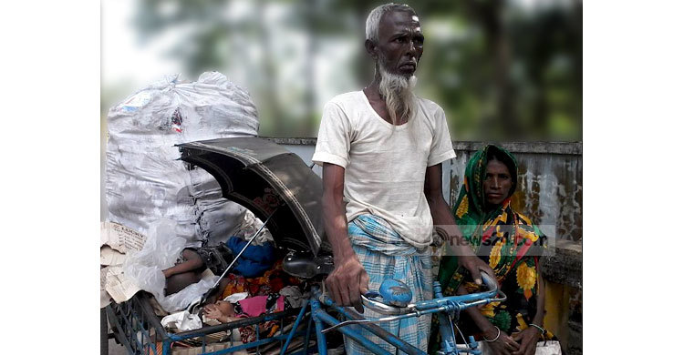 ভ্যান গাড়িতেই সংসার তাদের