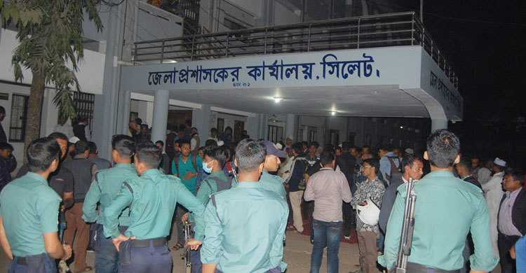 দুদক কর্মকর্তাদের ওপর হামলার ঘটনায় জিডি