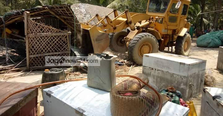 মেরিন ড্রাইভ সড়ক সংলগ্ন অবৈধ স্থাপনা উচ্ছেদ 