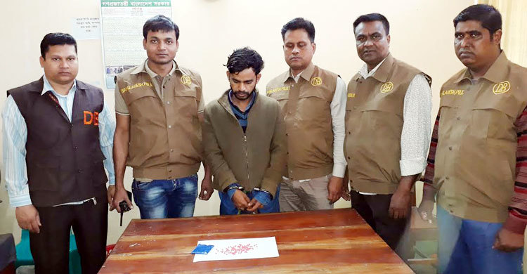 ঠাকুরগাঁওয়ে ইয়াবাসহ মাদক ব্যবসায়ী গ্রেফতার