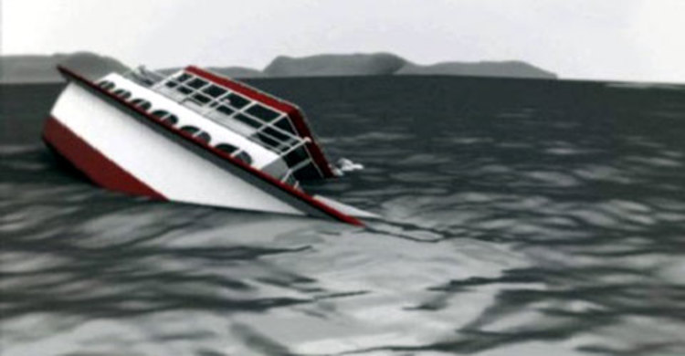 মেঘনায় গরুবাহী ট্রলার ডুবে নিখোঁজ ৪