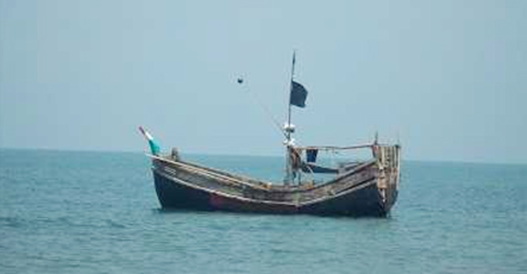 ট্রলারসহ ১৩ জলদস্যু আটক : অপহৃত ৭ জনকে উদ্ধার