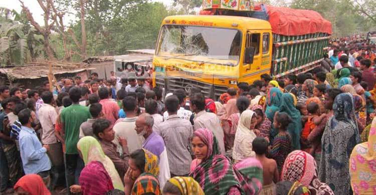 চুয়াডাঙ্গায় ট্রাক-করিমন সংঘর্ষে নিহত ১০