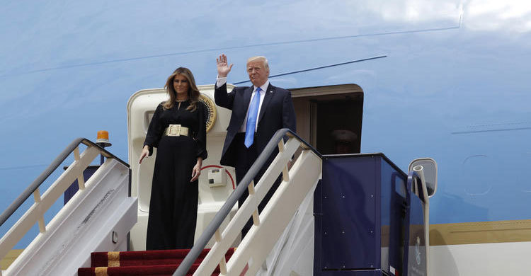 Donald Trump arrives in Saudi Arabia 