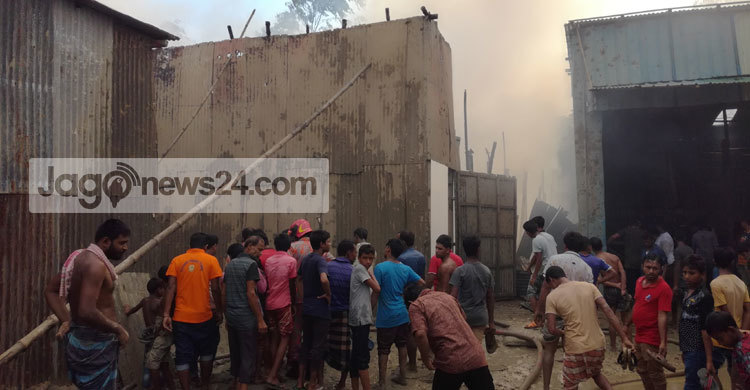 কালিয়াকৈরে ঝুটের গোডাউনে আগুন