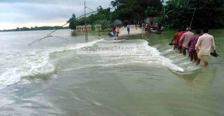 বগুড়ায় বন্যা নিয়ন্ত্রণ বাঁধের ১৮টি পয়েন্টে ফাটল
