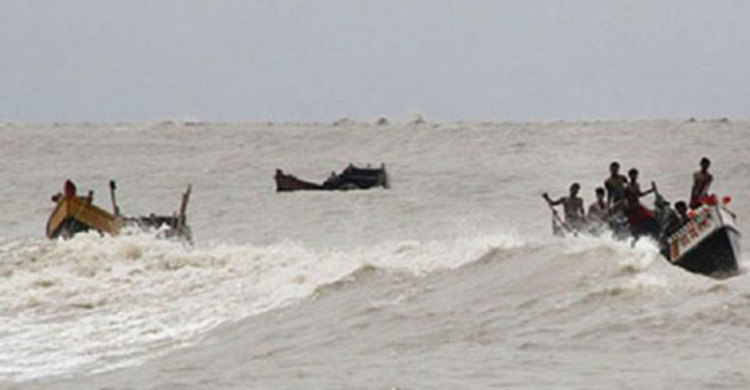 মনপুরায় জলদস্যুদের হাতে দুই জেলে ট্রলার ছিনতাই