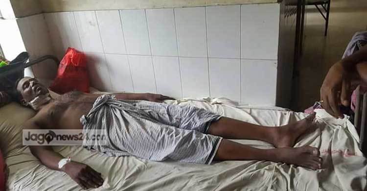 স্কুলশিক্ষককে গলা কেটে হত্যার চেষ্টা