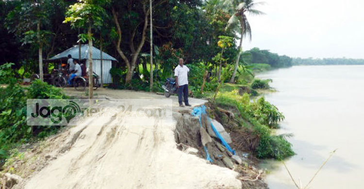 নবগঙ্গা নদীতে ভাঙন : শিক্ষা প্রতিষ্ঠানসহ হুমকির মুখে ঘরবাড়ি