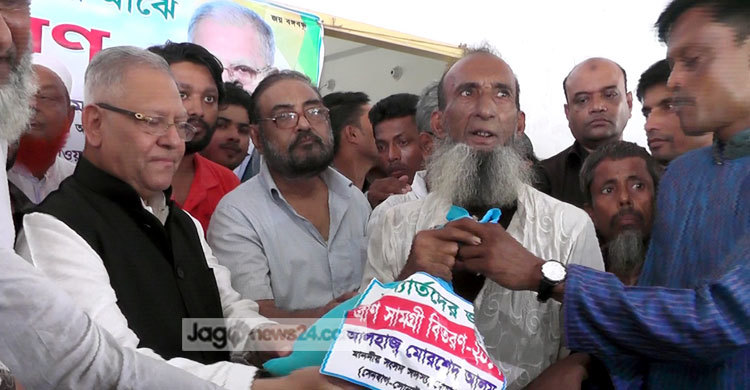 সেনবাগে পানিবন্দি আরও ৪ হাজার পরিবারকে ত্রাণ সহায়তা