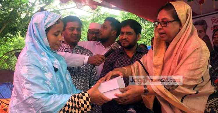 সোনার বাংলা গঠনে এগিয়ে যাচ্ছে দেশ : চুমকি